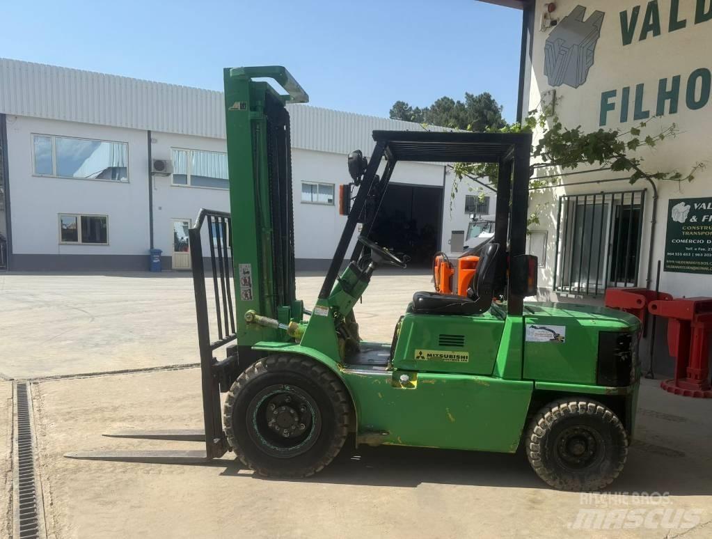 Mitsubishi FD 30 Diesel trucks
