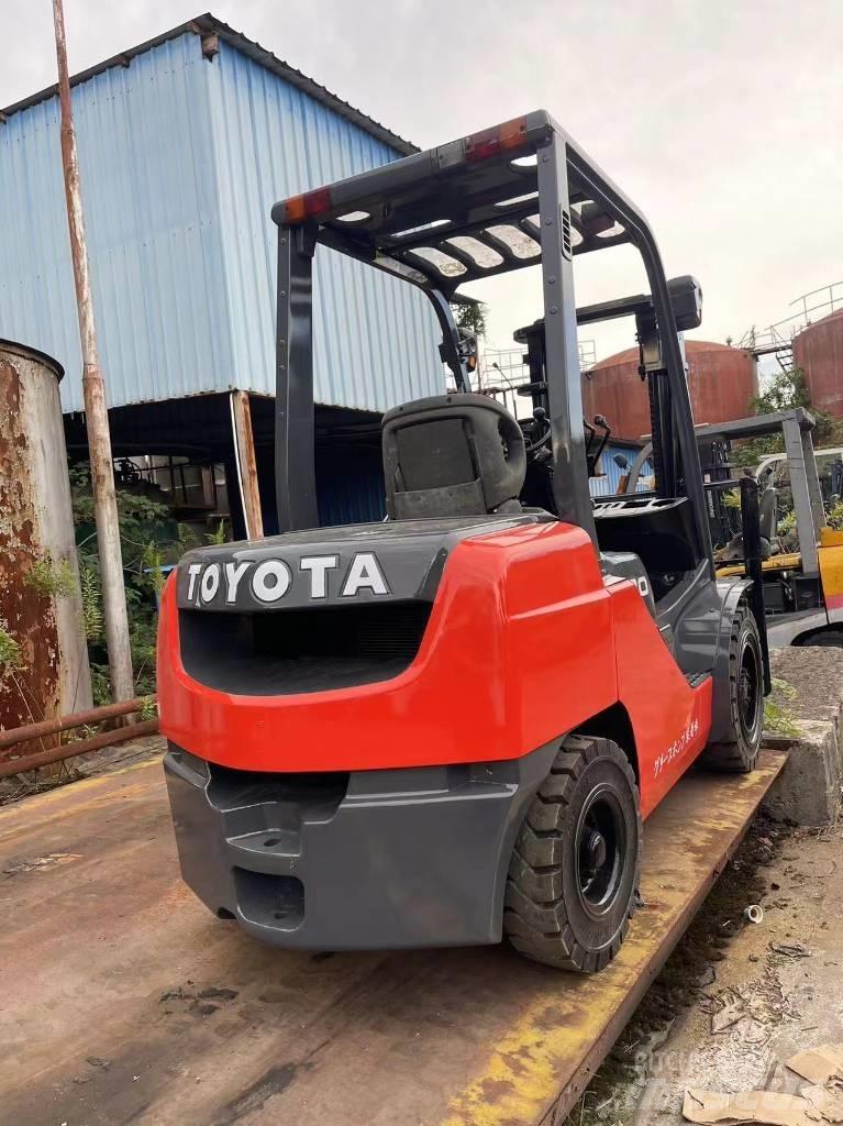 Toyota FD 30 Diesel trucks