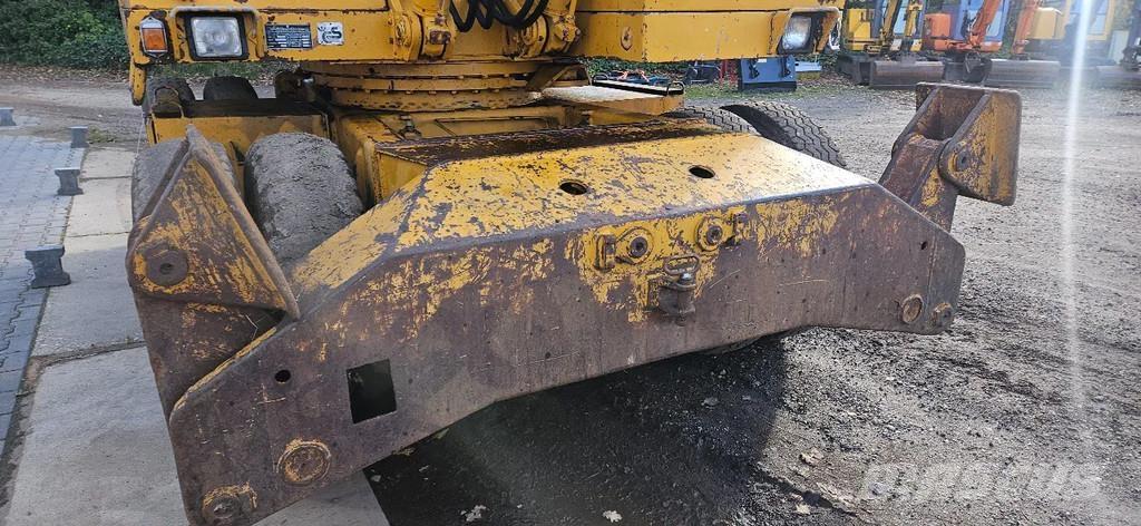 Liebherr A902 Wheeled excavators