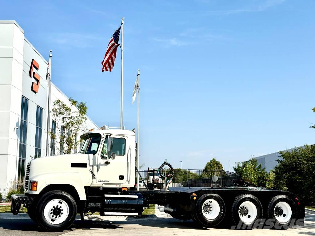 Mack CHU 613 Prime Movers