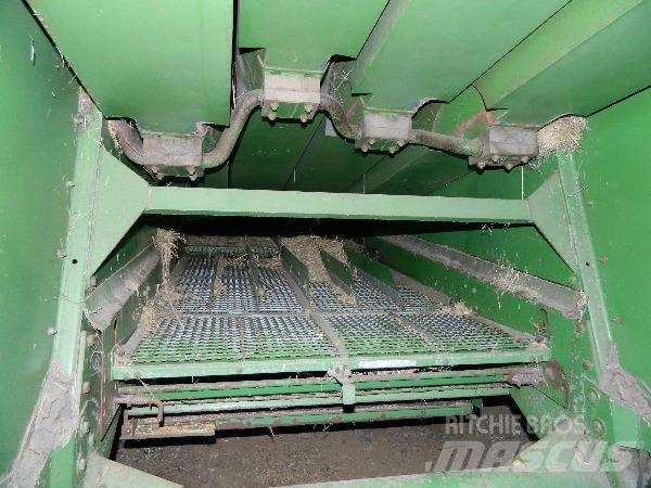John Deere 960 Combine harvesters