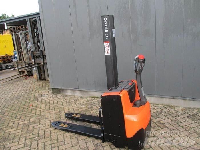 BT SWE 080L Pedestrian stacker