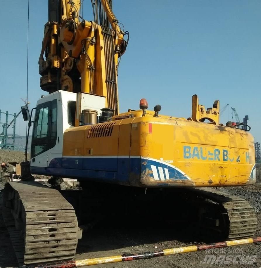 Bauer BG 20 H Drilling rigs
