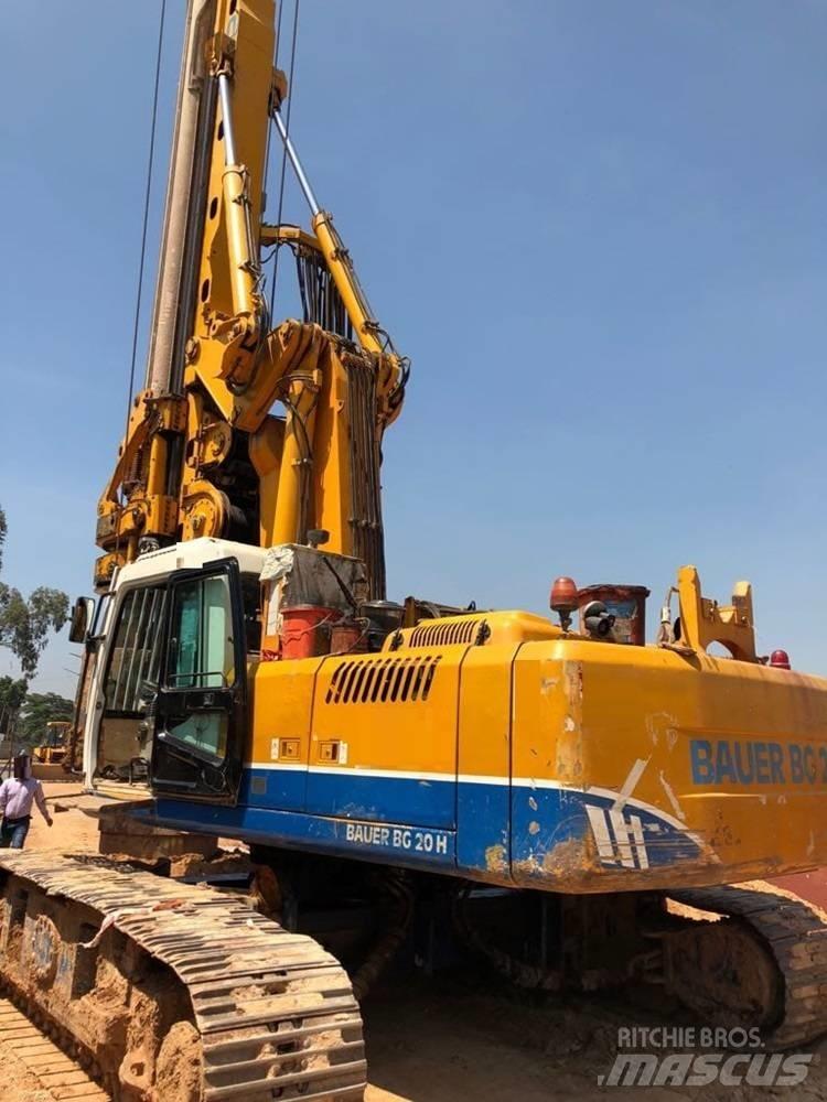 Bauer BG 20 H Drilling rigs