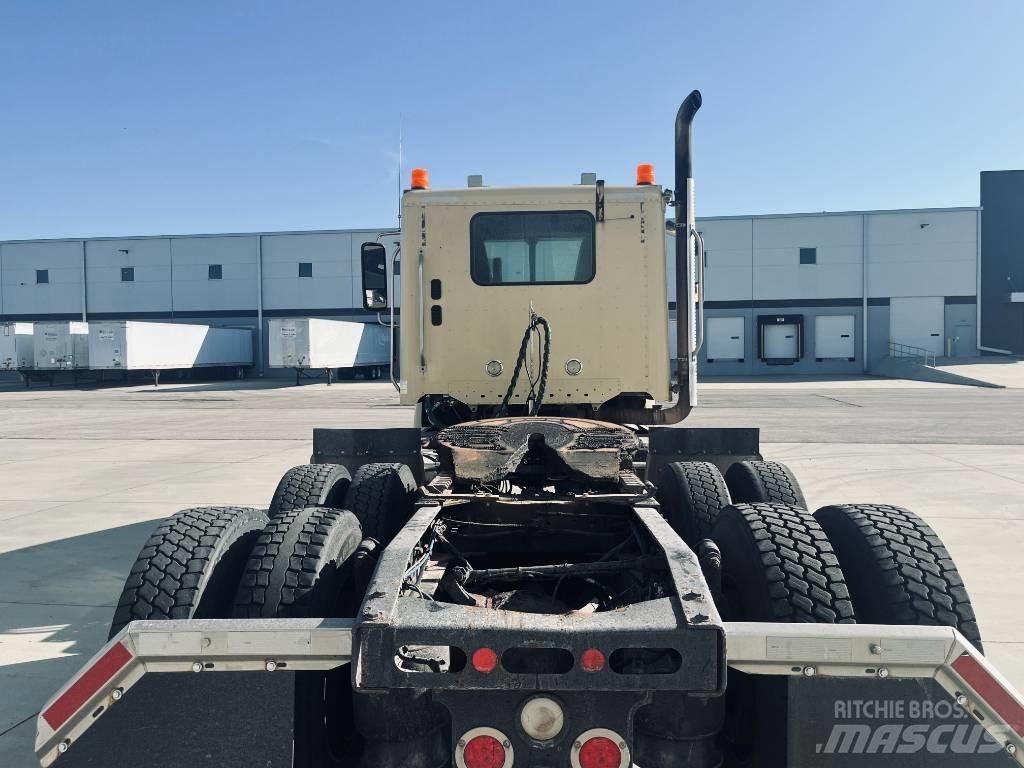 Freightliner 122 SD Prime Movers