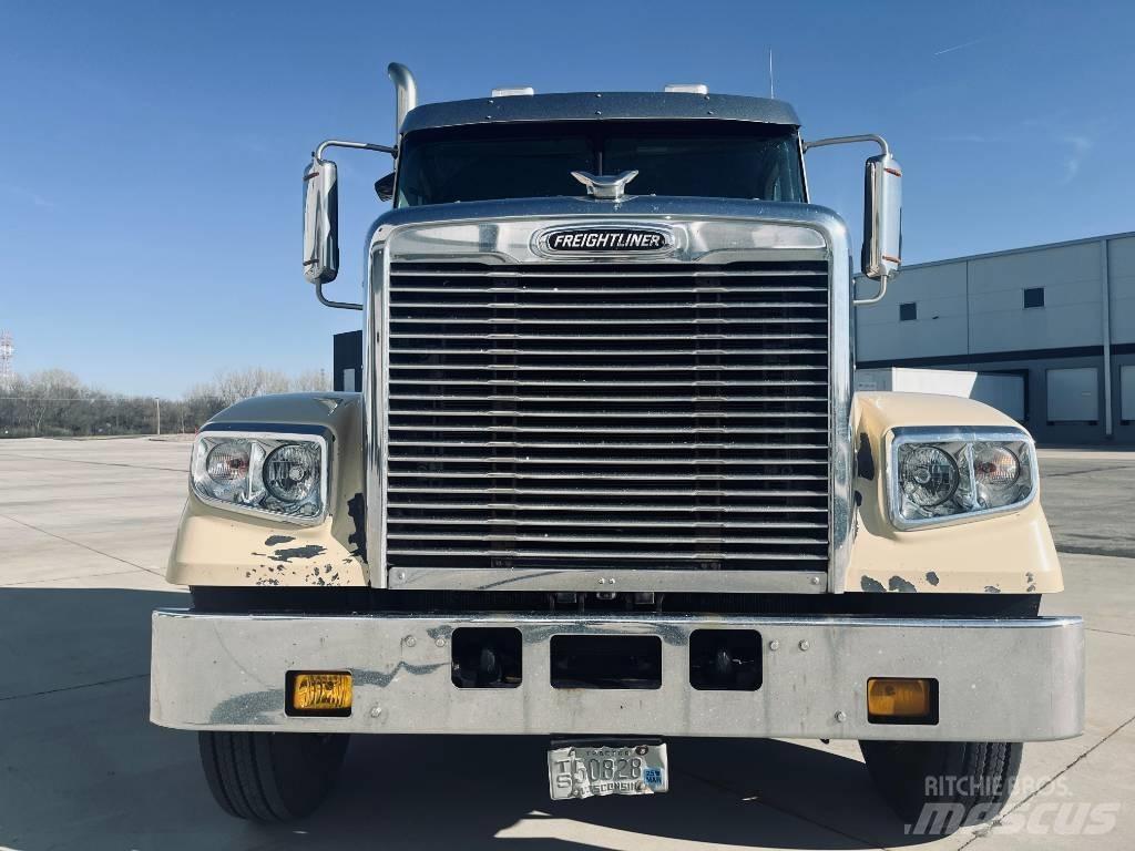 Freightliner 122 SD Prime Movers