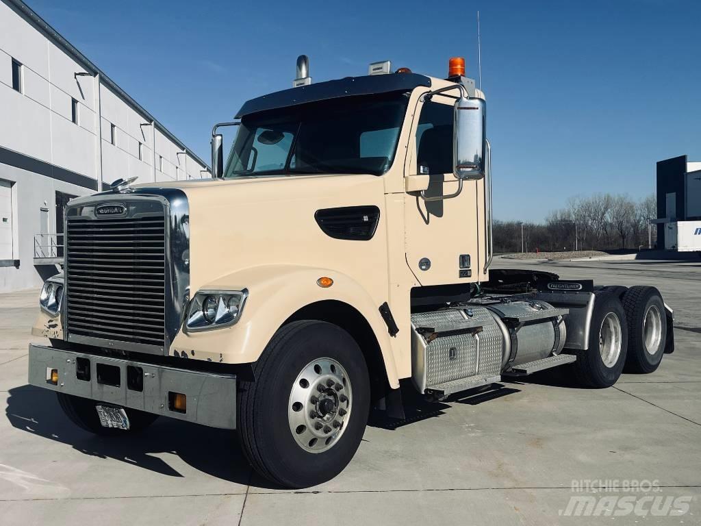 Freightliner 122 SD Prime Movers