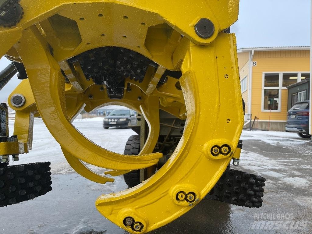 John Deere 758HD Harvester heads