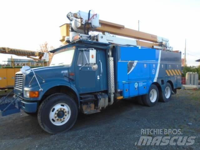 International F 4900 Truck mounted platforms