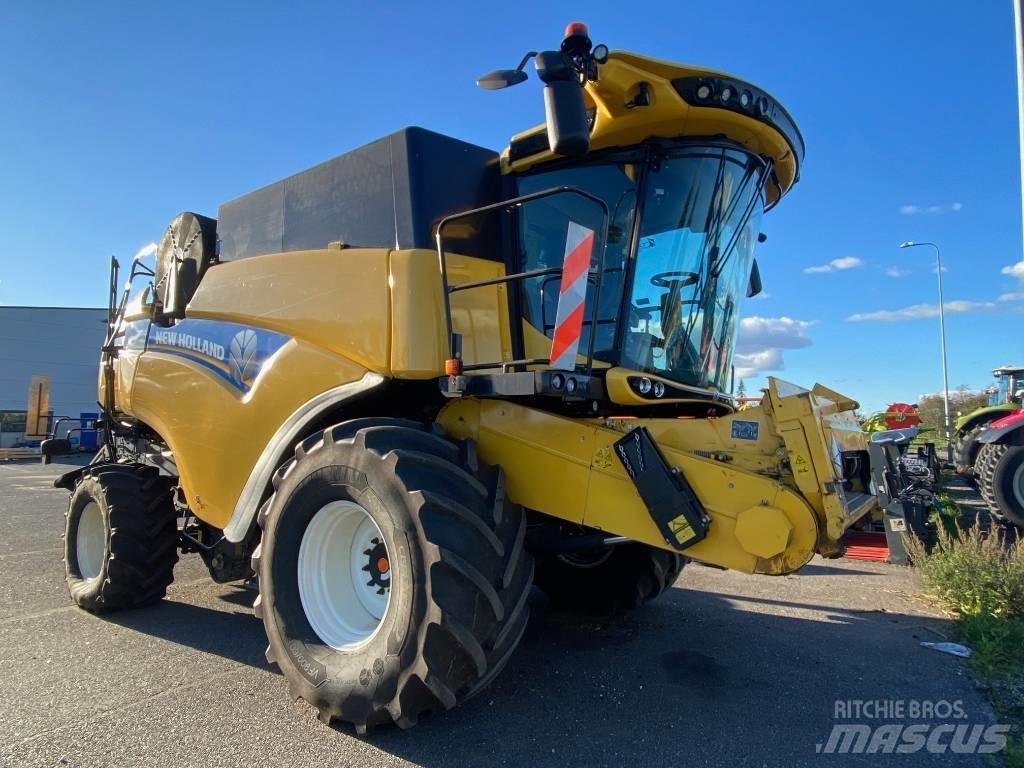 New Holland CX 8.90 Combine harvesters