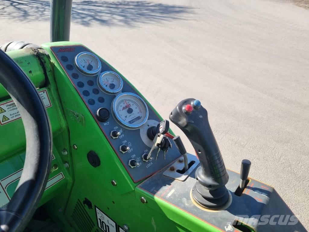 Avant 528 Mini loaders