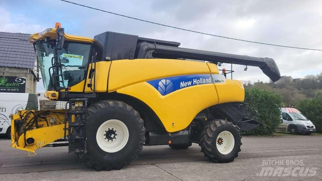 New Holland CR9070 Combine harvesters