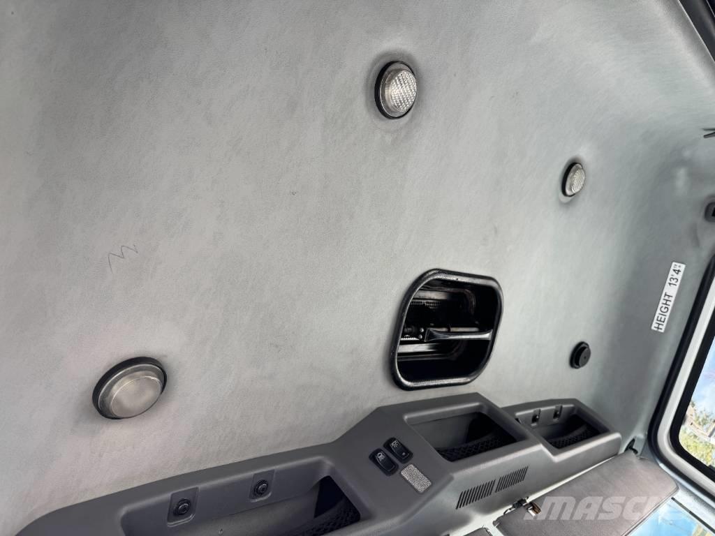 Mack Granite GU 813 Demountable trucks