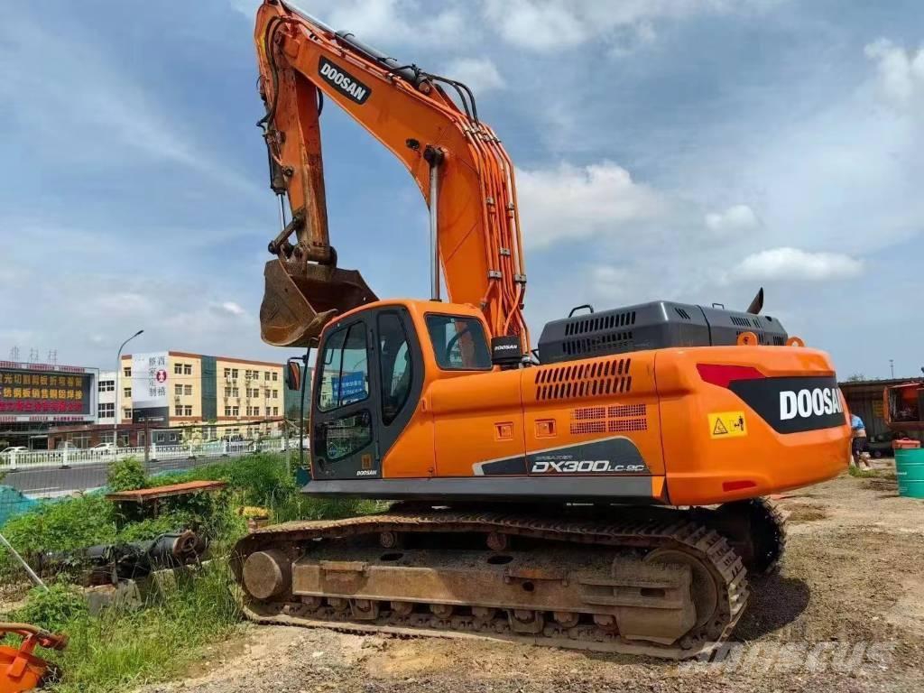 Doosan DX 300 LC Crawler excavators
