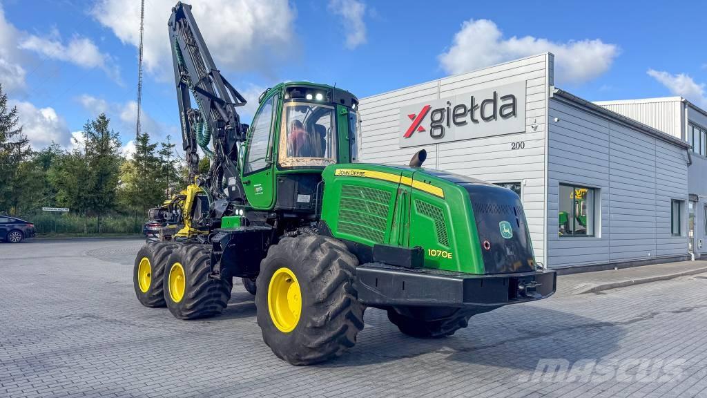 John Deere 1070 E Harvesters