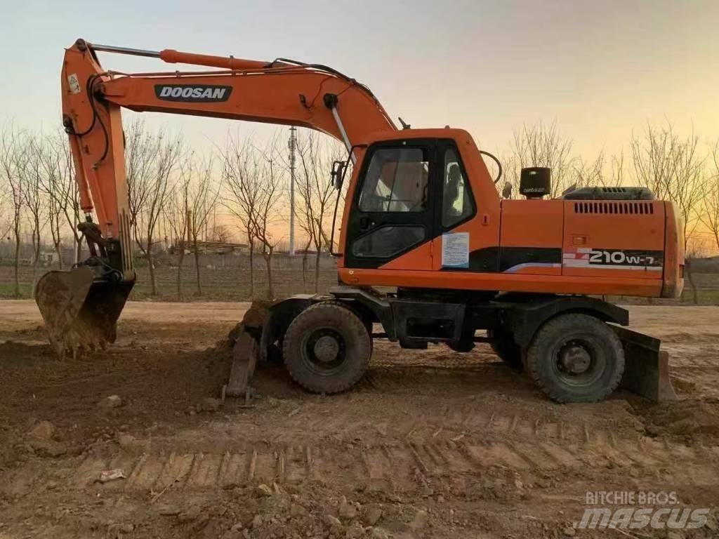 Doosan DH 210 W Wheeled excavators