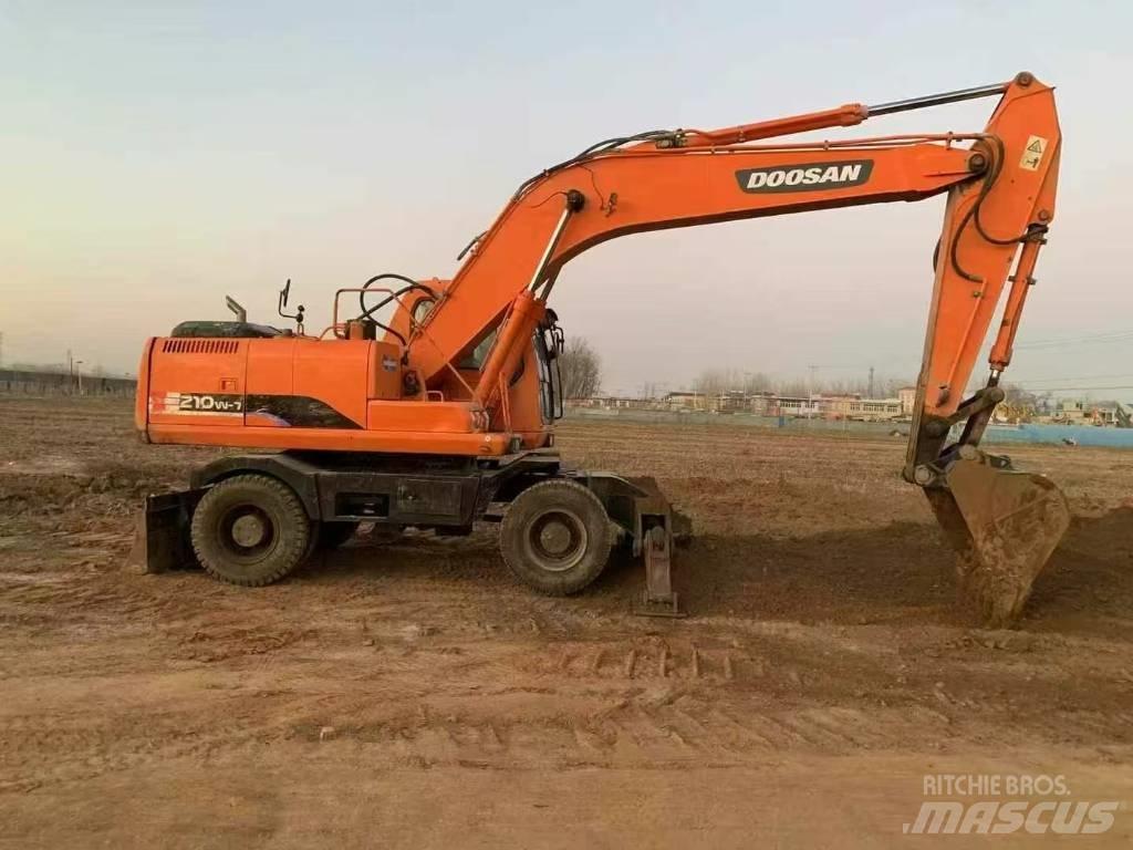 Doosan DH 210 W Wheeled excavators