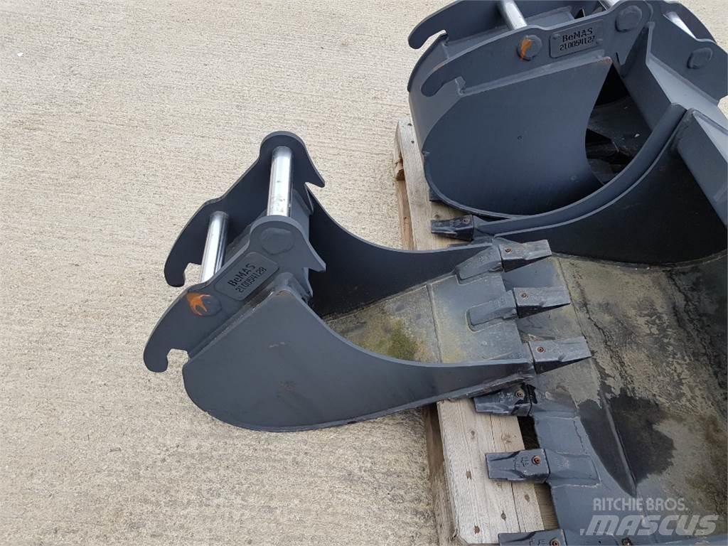 TL 300 SW010 Backhoes