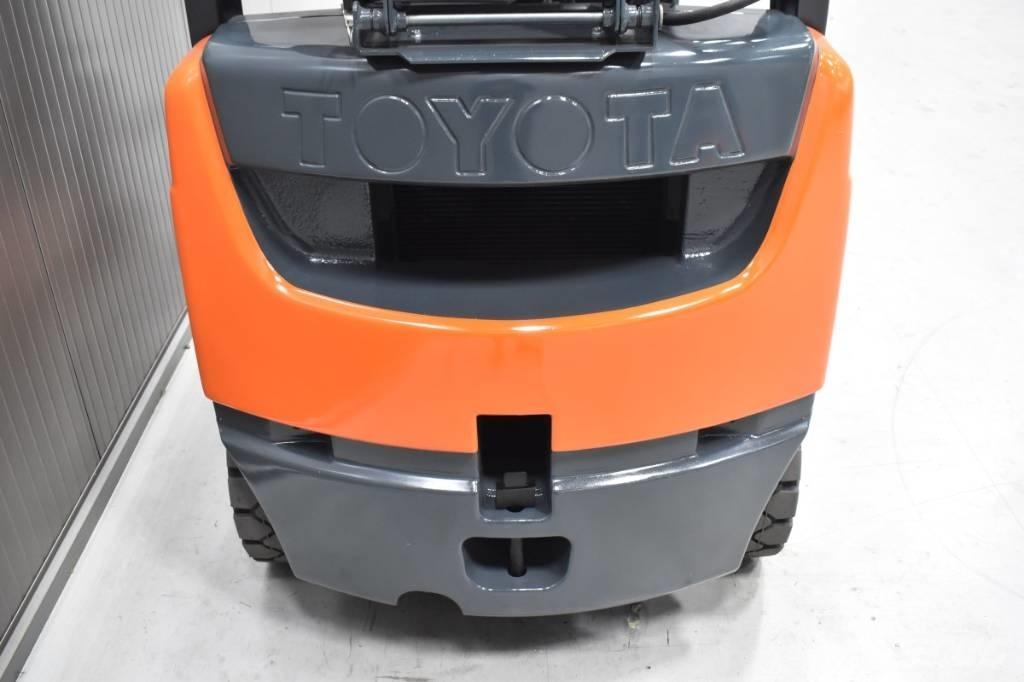Toyota 02-8FGF18 LPG trucks