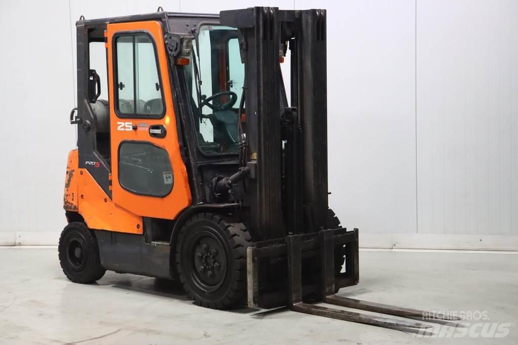 Doosan G25E-5 LPG trucks