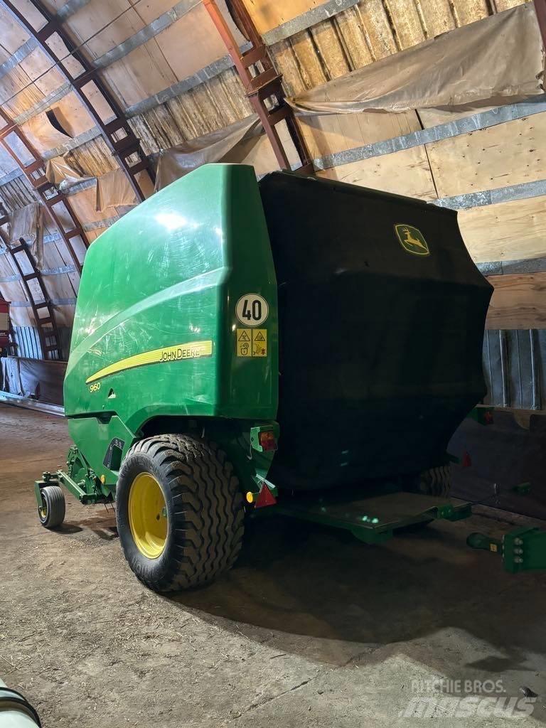 John Deere 960 Round balers