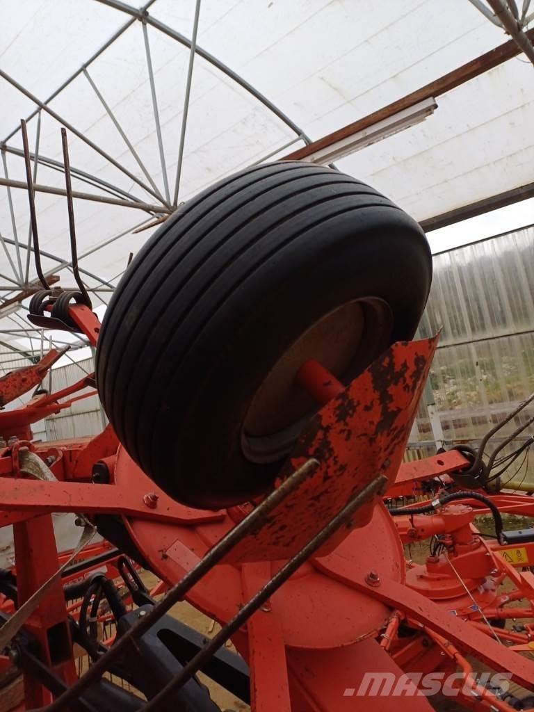Kuhn GF 13012 Rakes and tedders