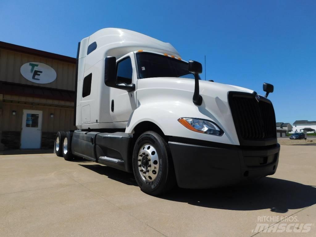 International LT 625 Prime Movers