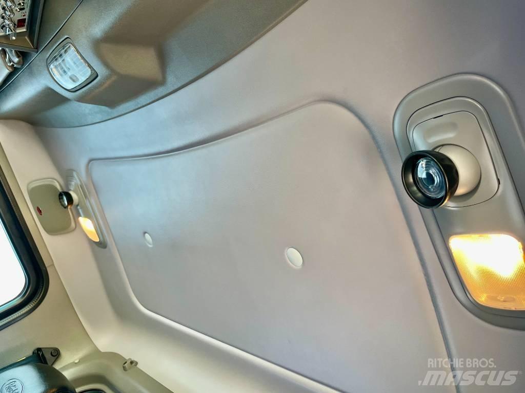 Peterbilt 389 Prime Movers