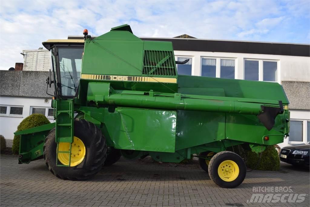 John Deere 1065 Combine harvesters