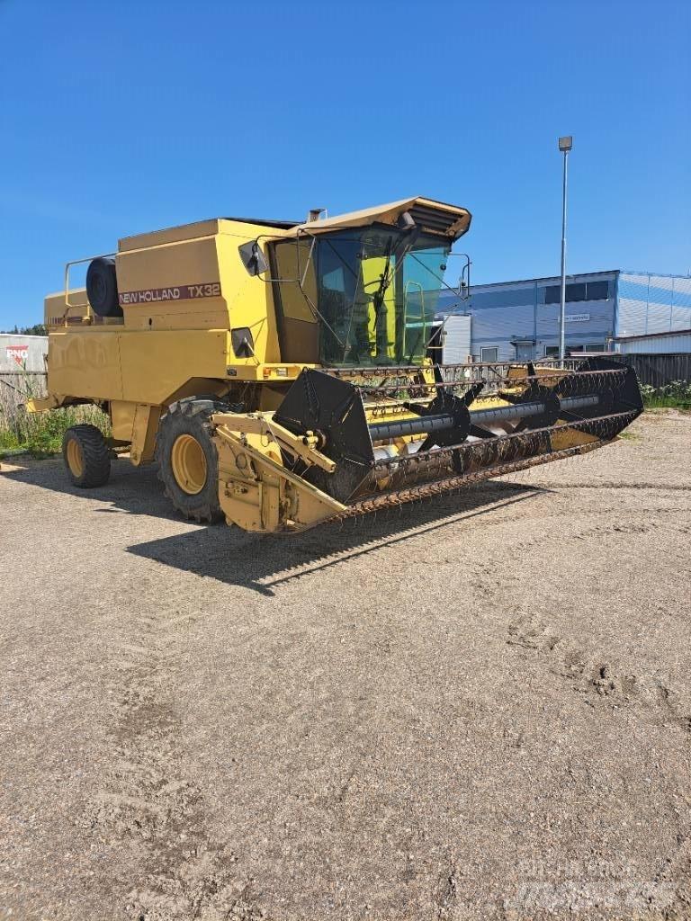 New Holland TX32 Combine harvesters