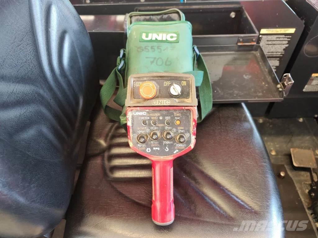 Unic URW 706 CDE Track mounted cranes