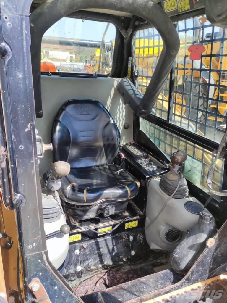 CAT 257 B 2 Crawler loaders