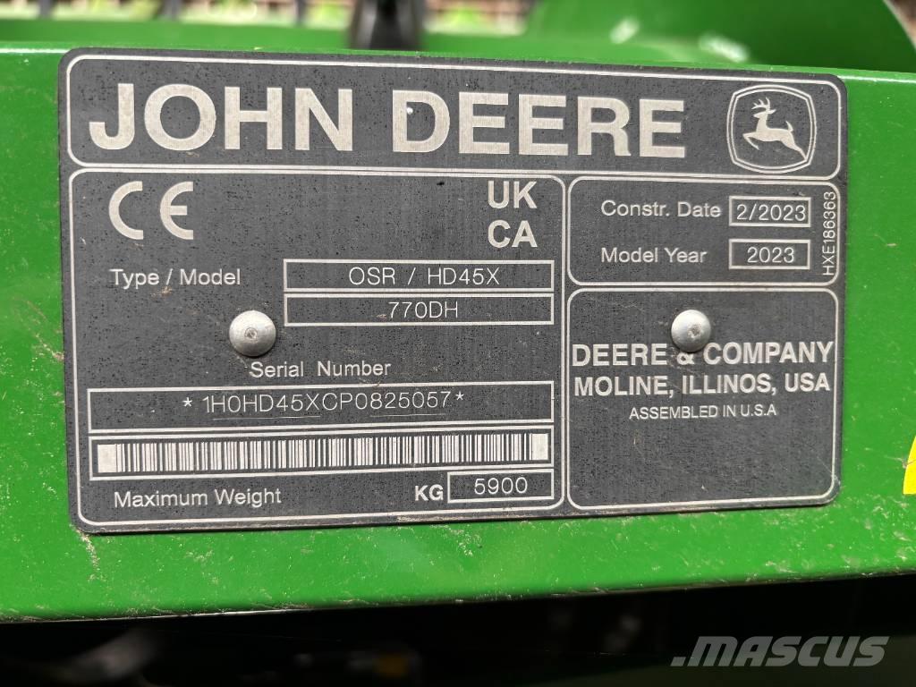 John Deere X9 1000 Combine harvesters