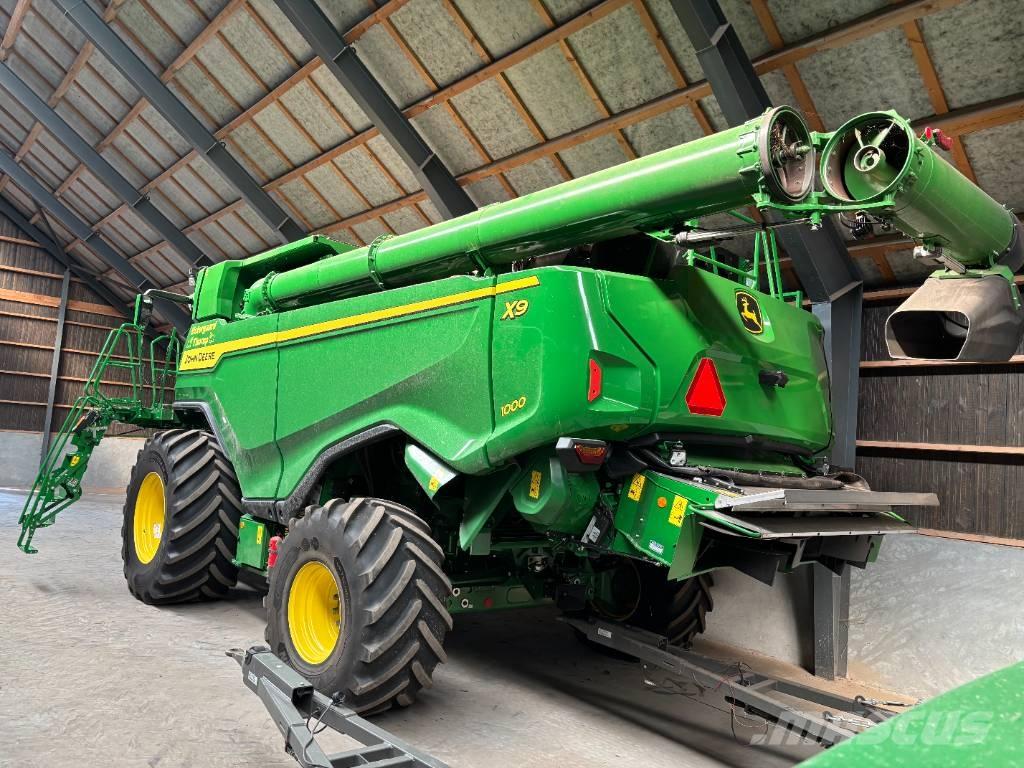 John Deere X9 1000 Combine harvesters