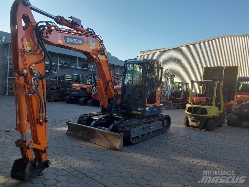 Doosan DX85R-3 Mini excavators  7t - 12t