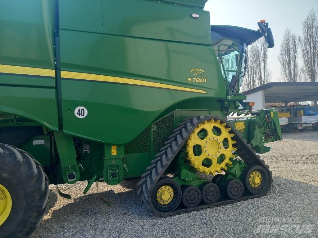 John Deere S 780i Combine harvesters