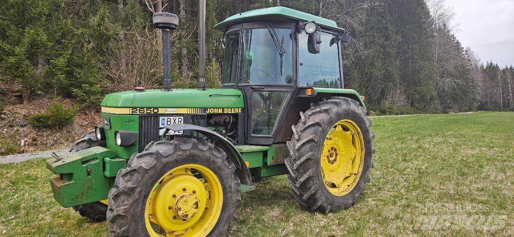 John Deere 2650 Tractors