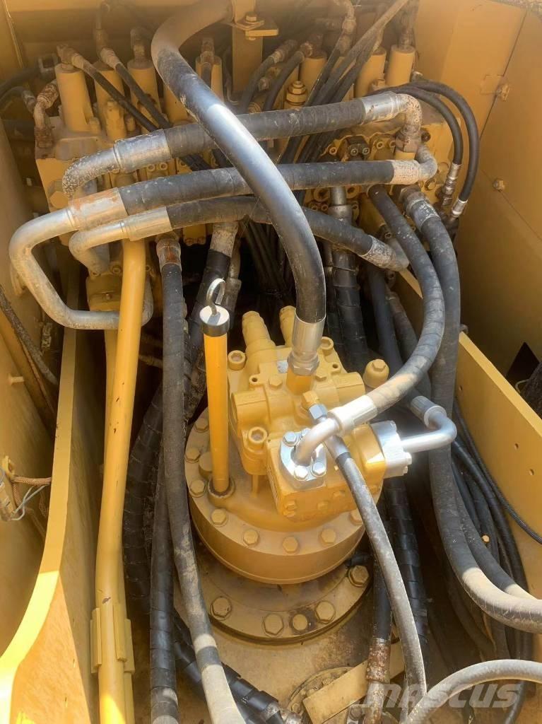 CAT 323 D L Crawler excavators