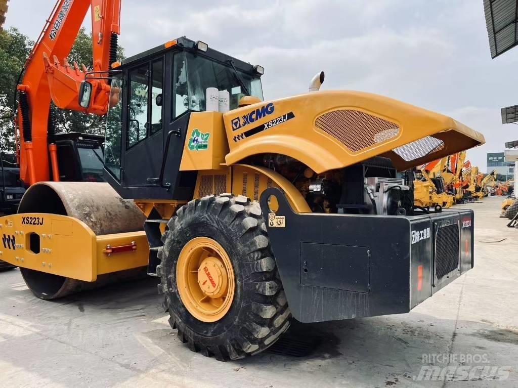 XCMG XS 223 J Single drum rollers