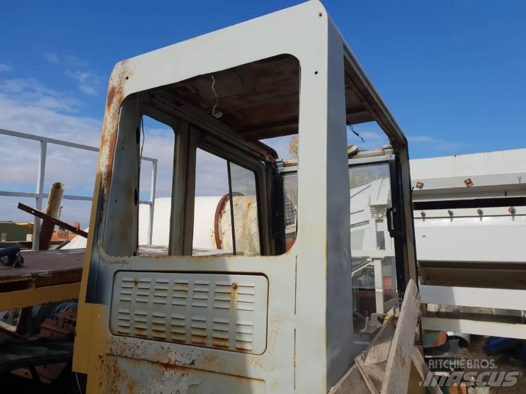 CAT 320B ali 320 Cabins and interior