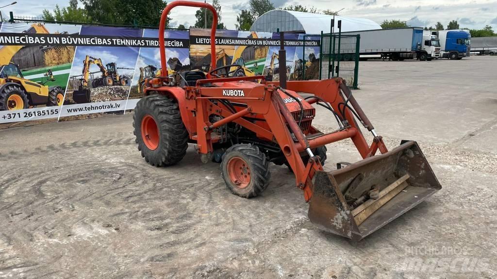 Kubota B 20 Tractors