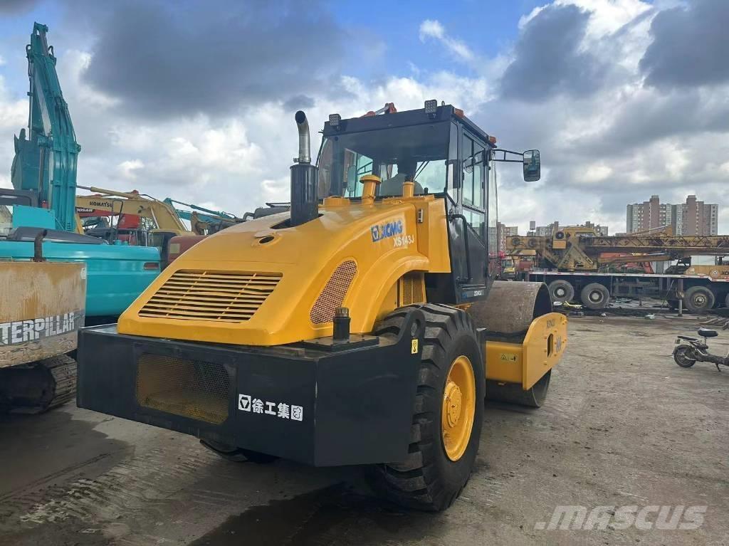 XCMG XS 143 J Single drum rollers