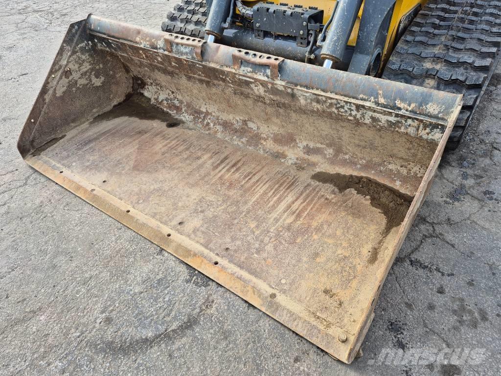 John Deere 331 Skid steer loaders