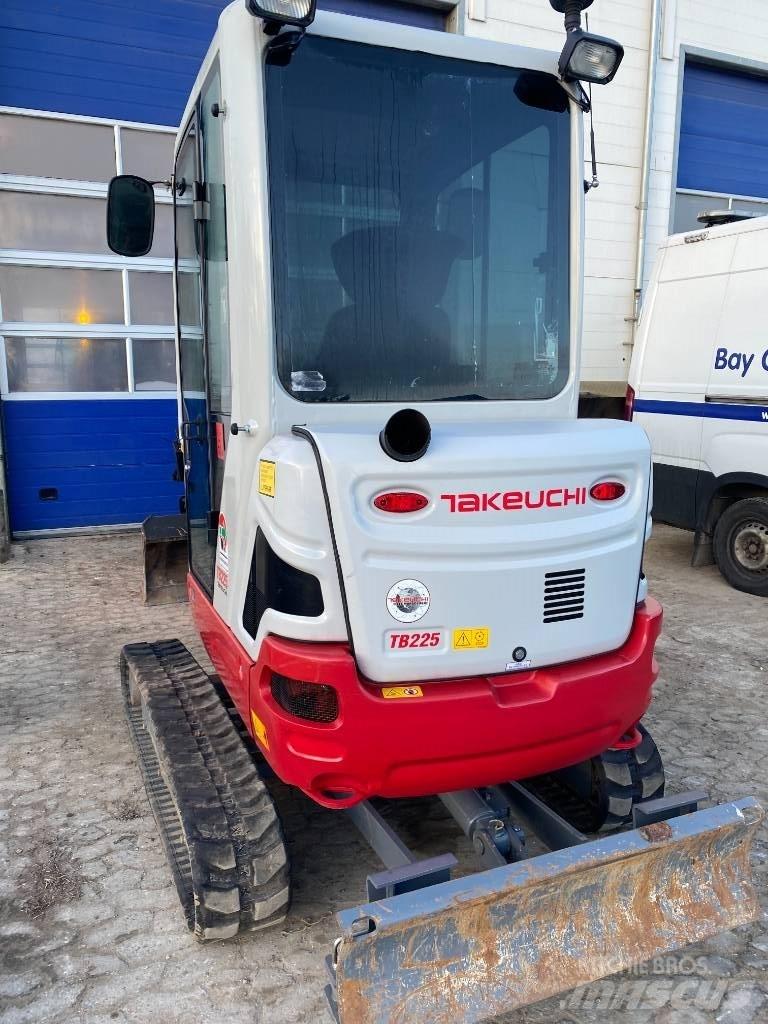Takeuchi TB 225 Mini excavators < 7t (Mini diggers)