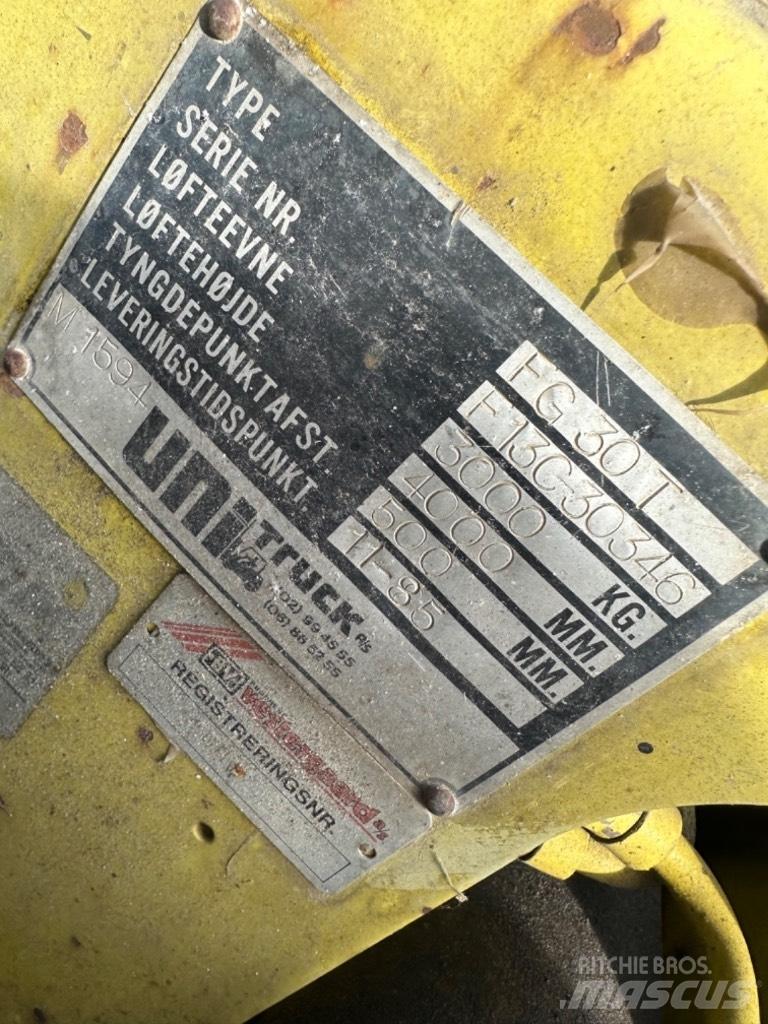Mitsubishi FG 30 LPG trucks