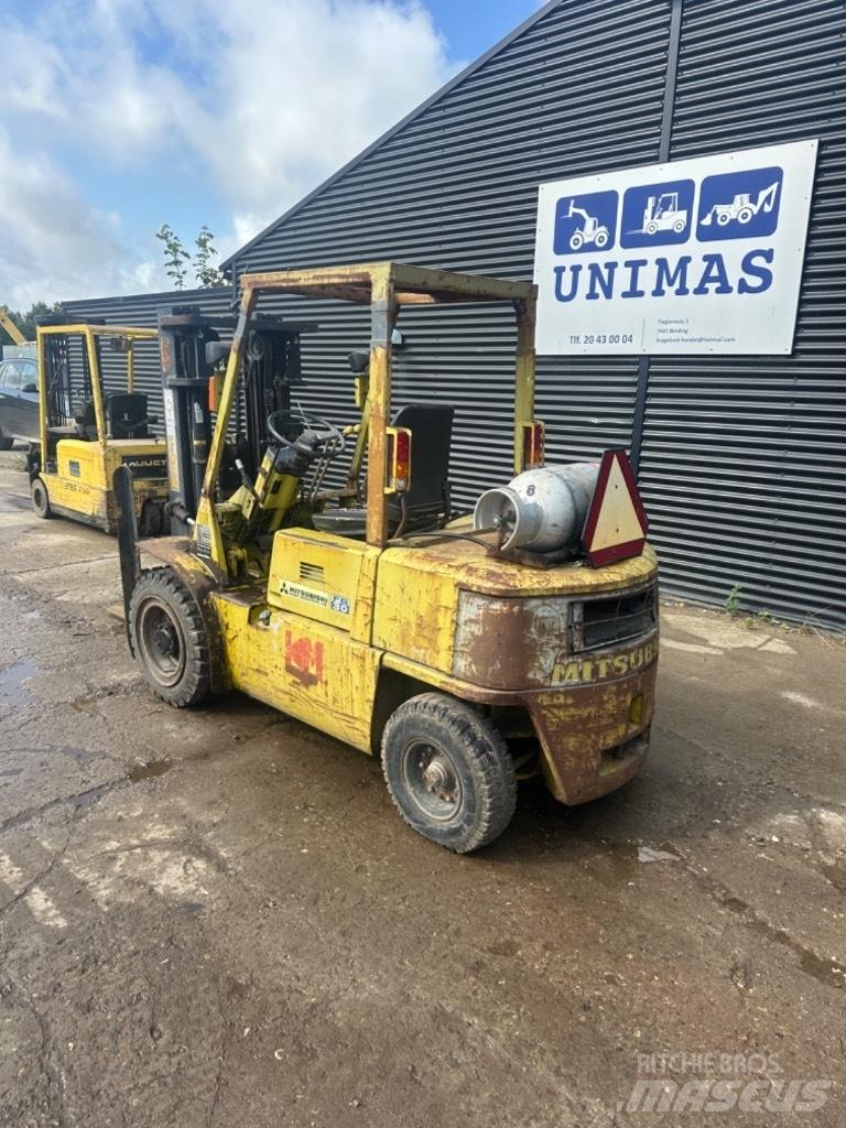 Mitsubishi FG 30 LPG trucks