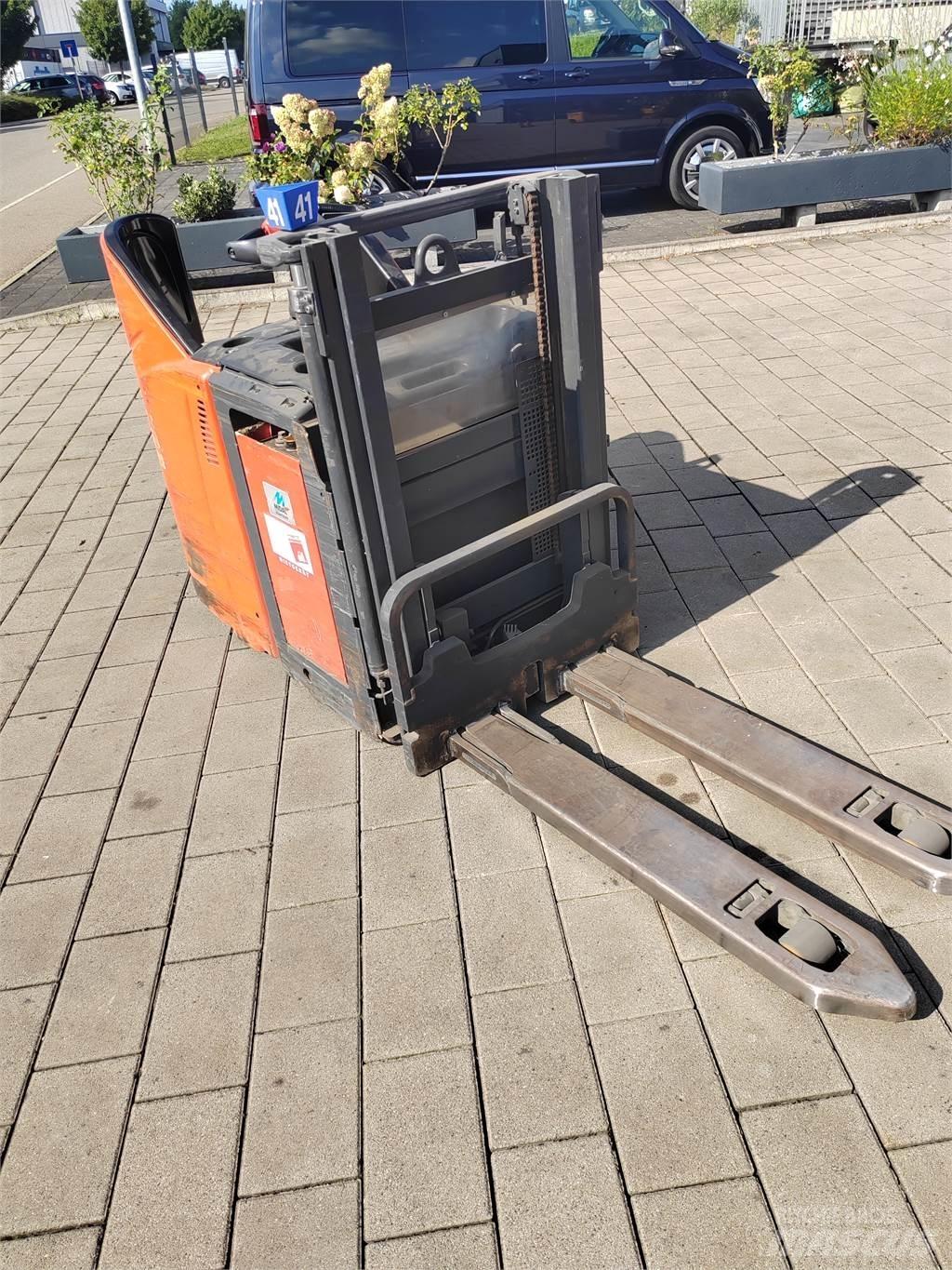 Linde L12 LHP SP Pedestrian stacker