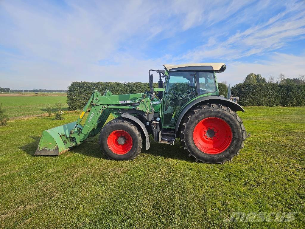 Fendt 211 Vario Tractors