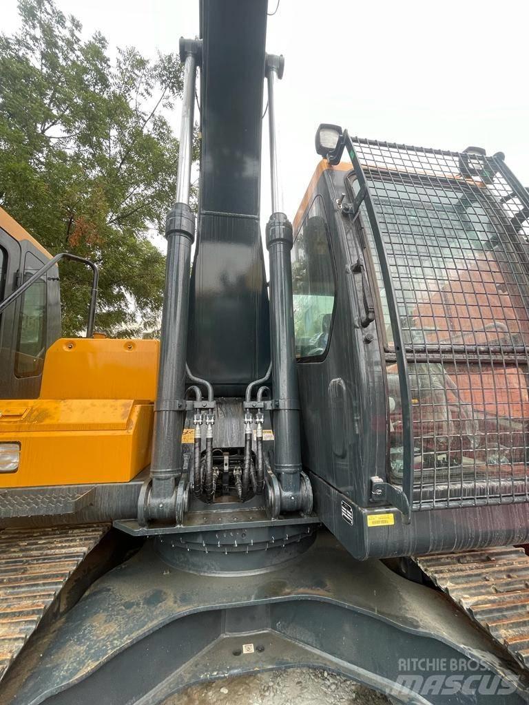 Hyundai R210 Crawler excavators