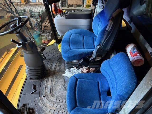 New Holland CX 8080 Combine harvesters